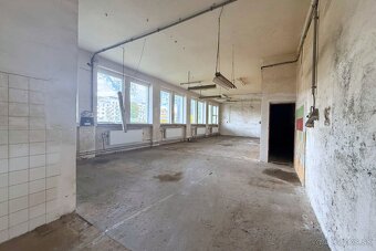 Skladový priestor na prenájom 260 m² pri polyfunkčnom centre - 2