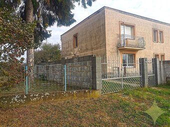 Priestranný rodinný dom s dvomi kúpeľňami  a ovocným sadom v - 2