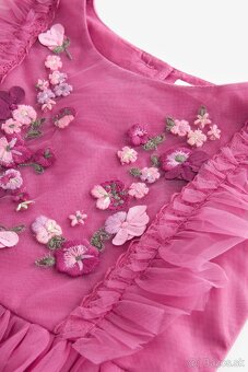 Nádherné vyšívané tylové spoločenské šaty značky Next - 2