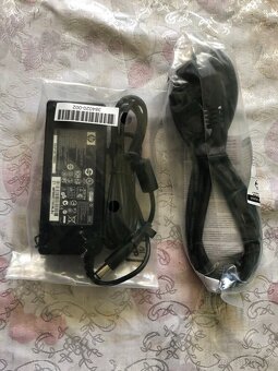Nabíjačka na notebook originál HP 19V 4,74A / hrubá čierna. - 2