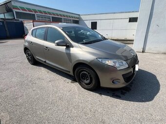 Renault Megane 3 r.2010 1.6i benzín 5 dv.hatchback - 2