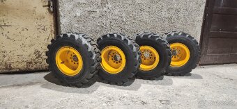 Pneu s diskami 27x10-12 - 2