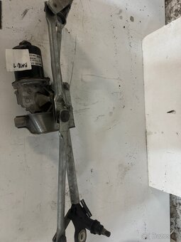 Bmw rad 1 e87 mechanizmus stieracov - 2
