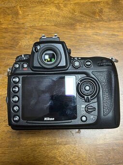 Nikon D700 + grip MB-D10 - 2