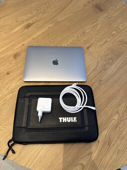 MacBook Air (Retina, 13-palcový, 2019) Thule Obal - 2