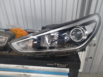 Hyundai i30 Predné svetlá 92101-g4020 . 92102-g4020 - 2