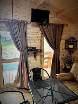 Zrub  s pozemkom v Slovinkách,  lesy, v zime sneh - 2