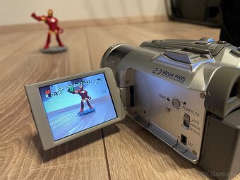 3CCD MiniDV kamera Panasonic NV-GS150 - 2