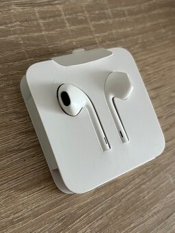 Apple EarPods jack - 2