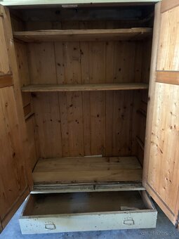 Starozitna skrina - 2