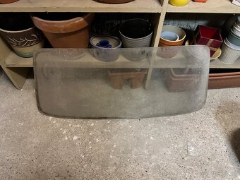 Celne a zadne sklo fiat 850 - 2