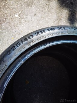 Predám letné pneu 2x 225/40R19 - 2