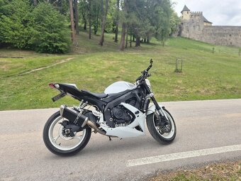 Streetfight suzuki GSXR 600 K8 - 2