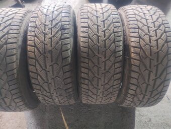 Pneu  235/55R17 - 2