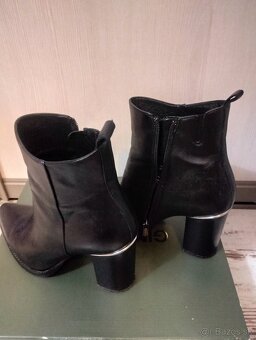 Predám dámske čižmičky Gino Rossi - 2