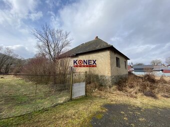 NA PREDAJ Pozemok so starým rodinným domom v malebnej obci - 2