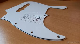 Pickguard Fender Jazz Bass - nový - 2