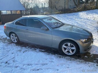 Predám BMW e92 330i - 2