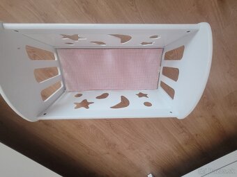 Drevená biela kolíska pre bábiky - 2