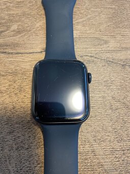 Predám Apple Watch SE 44mm model 2023 - 2