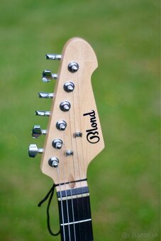 Elektrická gitara Blond STR-1 SB - 2