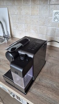 Pekný kávovar DeLonghi Nespresso Lattissima Touch - 2