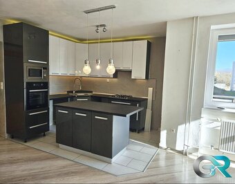 Exkluzívne ponúkame na predaj veľkometrážny 4-izbový byt, sí - 2