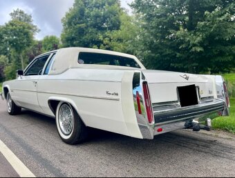 Cadillac Coupe DeVille d’Elegance (modelový rok 1983) - 2