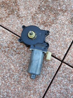 Motorček stieračov BMW E46 320D - 2