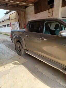 Toyota Hilux - 2