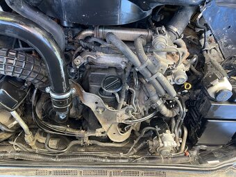 motor Nissan Navara D40 - 2