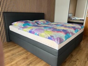 Vysoká antracitová posteľ - 2