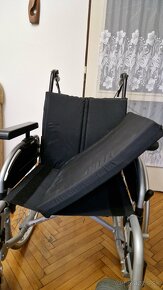 Invalidný vozík odľahčený s brzdou pre obsluhu - 2