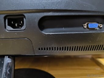 LED monitor ASUS 19-palcový - 2