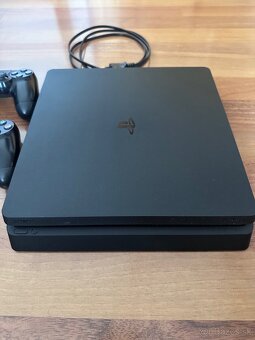 Predám PS4 + hry - 2