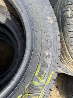 27. Nakladne pneu 215/65 R16 C 106/104 H RV2023 - 2