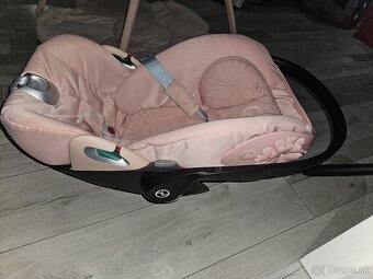 Detská autosedačka CYBEX Cloud T i-Size ružová - kvetinková - 2