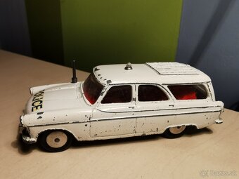 Corgi toys Ford Zephyr Police - 2