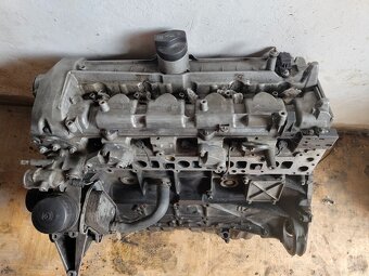 predám motor mercedes 647.961 130kw 2.7 cdi 800€ - 2