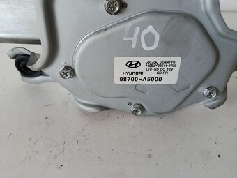 motorcek stieracov zadny hyundai i30 98700a5000 40€ - 2