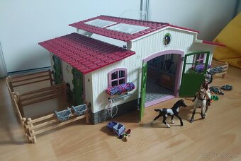 Schleich stajňa pre kone a umývarka - 2