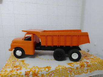 RETRO Auto Tatra 138 - 2