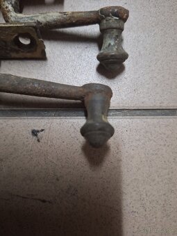 Predám staré zvrtle na staré okenice - 2