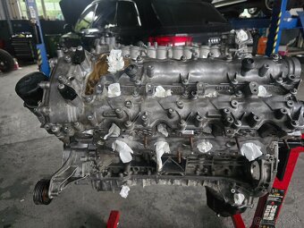 Predam motor Mercedes V8 500 benzin - 2