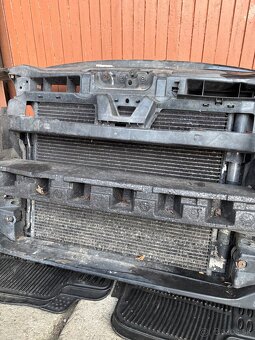 VW touran 1.6 fsi predné čelo - 2