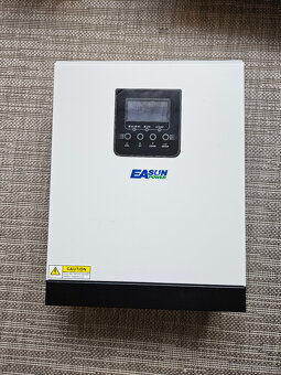 FVE Menič EASUN ISOLAR SMH 3KW 24/230 V - 2