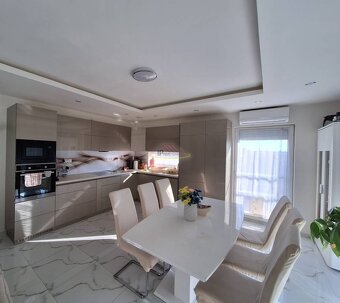 Prenájom novostavby 4i bungalovu s dvojgarážou - 2
