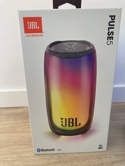 Nový JBL PULSE 5 - 2