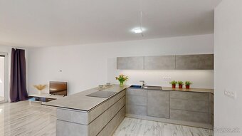 REZERVOVANÝ  Exkluzívny 4-izbový rodinný dom pri jazere v ob - 2