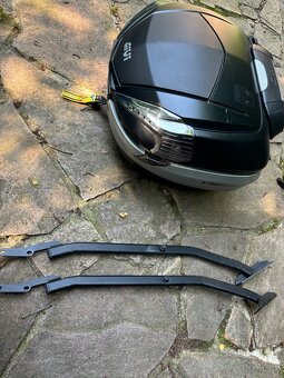 Drziak na moto kufor GIVI Yamaha FZ8 - 2